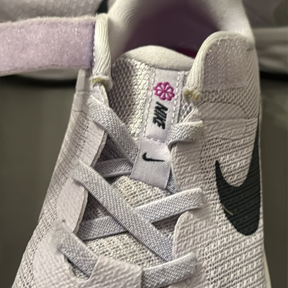 Nike Kids' Light‎ Purple Sneakers size 1Y - Picture 5 of 6